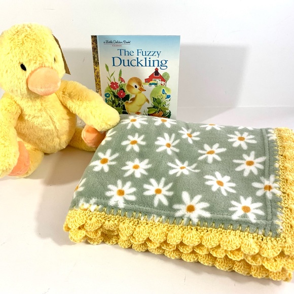 🌺SOLD🌺Duck & Daisys Crochet Baby Blanket Gift Set - Picture 7 of 8